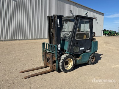 Clark CGP30 4550 lb Pneumatic Tire Heftruck