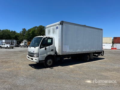 2015 Hino 195 4x2 Moving Autocarro furgonato