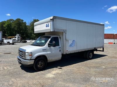 2021 Ford E-450 4x2 Moving Van Truck