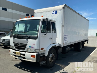 2007 Nissan UD2600 4x2 Moving Furgoneta caja cerrada