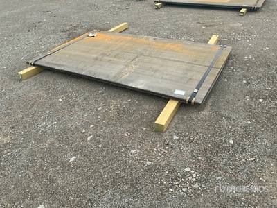 Quantity of (2) 2025 Kit Containers 5 ft x 8 ft 2 in (0.75 in Thick) Placche in metallo
