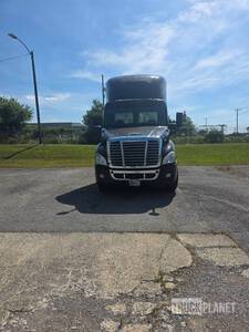 2017 Freightliner Custom CASCADIA S/A Day Cab Truck Tractor