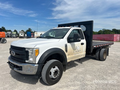 2017 Ford F-450 XL 4x2 Flatbed Truck
