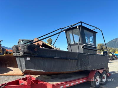 2010 22 ft Fishing Boat