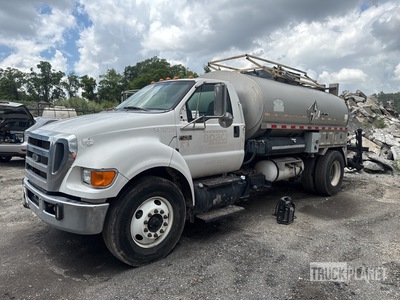 Etnyre on 2015 Ford F-750 XL 4x2 Autocarro distribuzione asfalto
