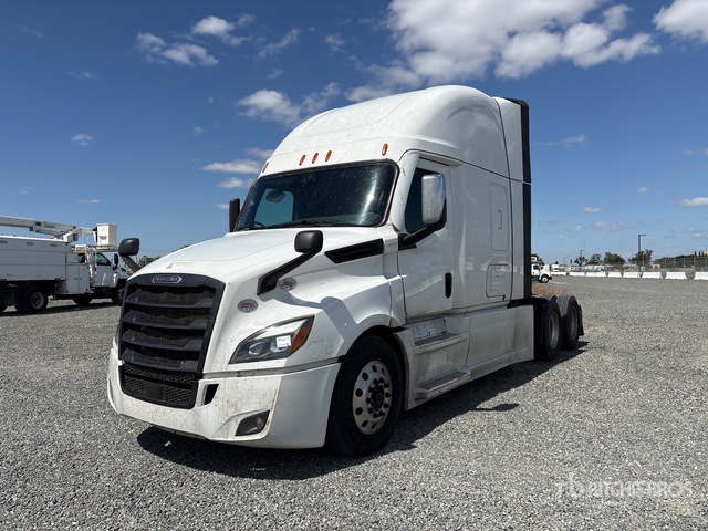 2025 Freightliner Cascadia 126 6x4 T/A Sleeper Truck Tractor