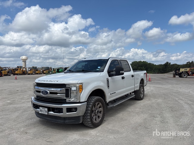 2017 Ford F-250 XLT 4x4 Crew Cab Pickup
