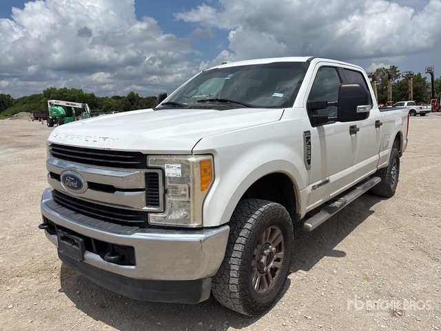 2017 Ford F-250 XLT 4x4 Crew Cab Pickup