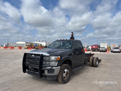 2015 Ford F-350 XLT 4x4 Hooklift Truck