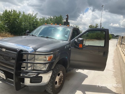 2015 Ford F-350 XLT 4x4 Roll-Off Truck