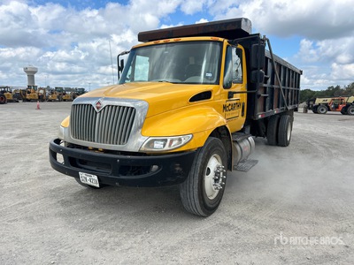 2018 International 4300 4x2 Camion à benne essieu simple