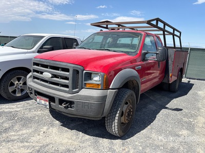 2005 Ford F-450 4x4 Extended Cab Utility Truck