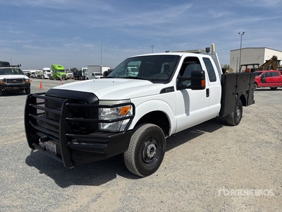 2014 Ford F-250 4x4 Extended Cab Utility Truck