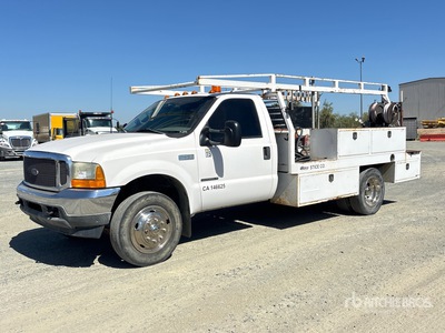 2001 Ford F-450 4x2 Camion à Plateau
