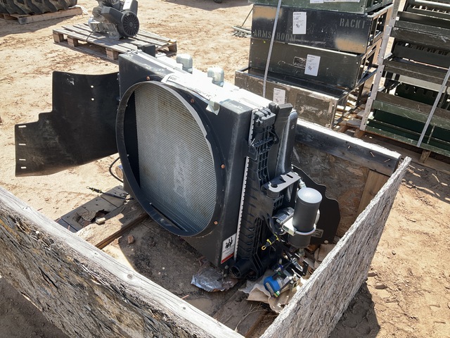 Oshkosh 2EH690 Radiator Core