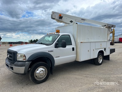 2005 Versalift Vantel 29N 29 ft on 2006 Ford F-450 XL 4x2 **REBUILT TITLE** Bucket Truck