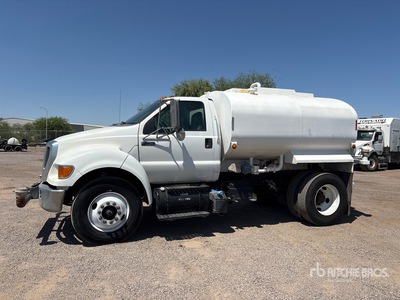 2015 Ford F-750 XL 2000 gal 4x2 Water Truck