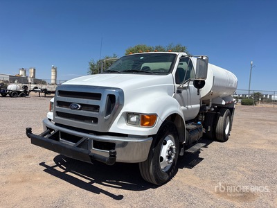 2011 Ford F-750 2000 gal 4x2 شاحنة مياه