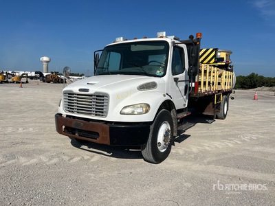 2005 Freightliner M2 106 4x2 Camión atenuador