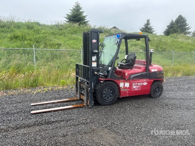 2022 Taylor GT-100 8975 lb Pneumatic Tire Forklift