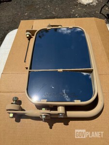 Lot of 10- Humvee Right Side Mirrors w/ Assembly 2540-01-437-9932 Government surplus new in box. Ship Dims: pallet 42x40x20 55lbs Parti di ricambio per Humvee