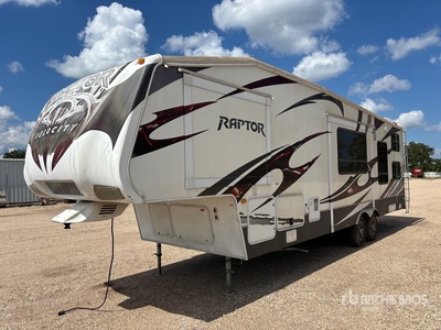 2011 Keystone RV 30 ft T/A Toy Hauler Remolque de viaje