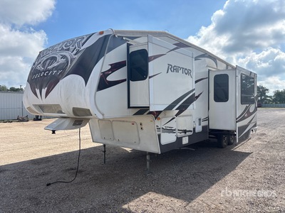 2011 Keystone RV 30 ft T/A Toy Hauler Wohnwagen