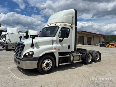 2018 Freightliner Cascadia 125 6x4 T/A Day Cab Truck Tractor