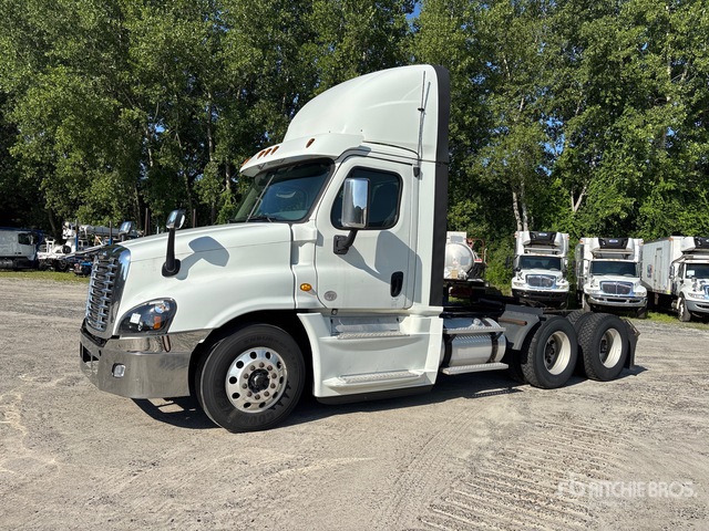 2018 Freightliner Cascadia 125 6x4 T/A Day Cab Truck Tractor