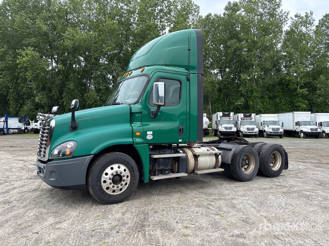 2017 Freightliner Cascadia 125 6x4 T/A Day Cab Truck Tractor