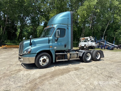 2018 Freightliner Cascadia 125 6x4 Cabeza Tractora Cabina Corta
