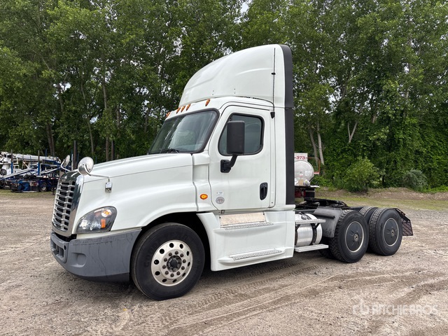 2019 Freightliner Cascadia 125 6x4 T/A Day Cab Truck Tractor