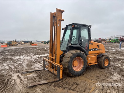 Case 588G 8000 lb 4x2 を見 Rough Terrain Forklift