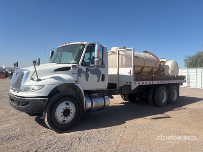 2011 International 4400 4x2 Mud Mixing Truck