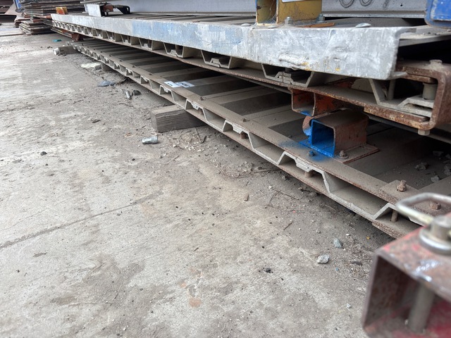 Quik Box 6 ft x 16 ft Aluminum Trench Shield Quik Box 6 ft x 16 ft Aluminum Trench Shield