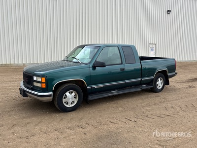 1997 GMC R1500 SLE 4x2 Extended Cab Pickup
