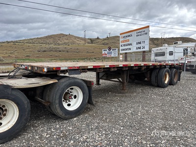 2005 Doekpker 28 ft Super B-Train Pup Flatbed Trailer