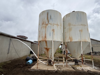 Friesen +/- 12 ton Smooth Wall Hopper Grain Bin