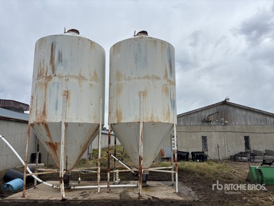Friesen +/- 12 ton Smooth Wall Hopper Grain Bin