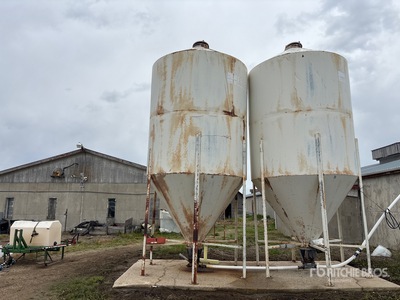 Friesen +/- 12 ton Smooth Wall Hopper Grain Bin