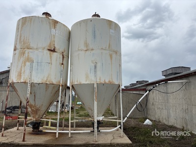 Friesen +/- 12 ton Smooth Wall Hopper Grain Bin