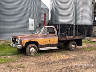 1980 GMC 25 Sierra Grande 4x4 Flatbed Truck (Inoperable)