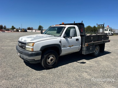 2006 Chevrolet Siverado 3500 4x2 Flatbed Truck