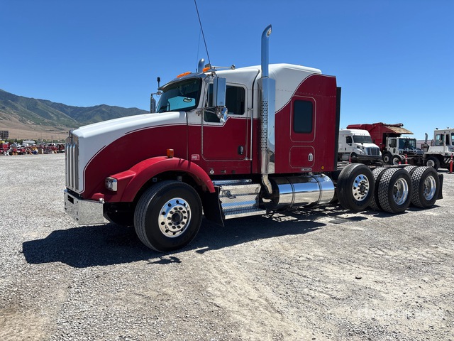 2006 Kenworth T800 8x4 Tri/A Sleeper Truck Tractor