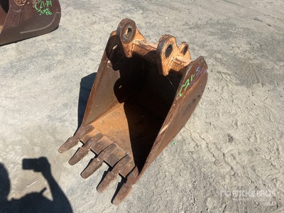 24 in Backhoe Rear Bucket