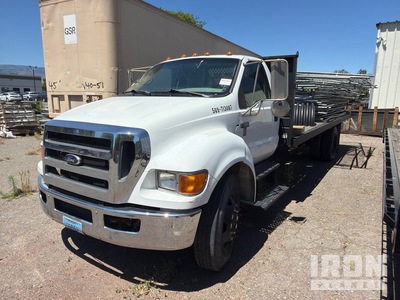 2005 Ford F-650 4x2 Camion à Plateau