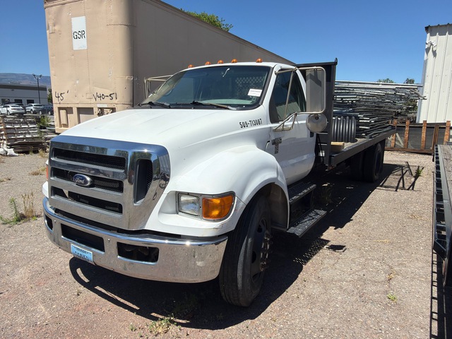 2005 Ford F-650 4x2 Flatbed Truck