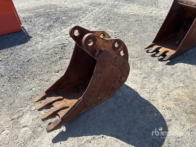 18 in Excavator Bucket