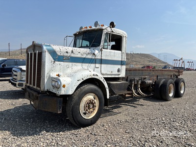 Kenworth 6x4 Roll-Off Truck (Inoperable)