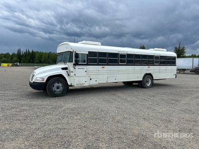 2018 BlueBird BB 4x2 Autobús